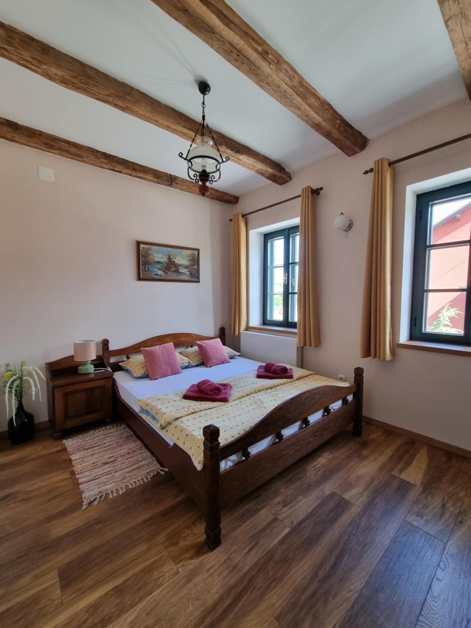 Taverna 1860 Rooms & Apartments Donja Zelina ภายนอก รูปภาพ