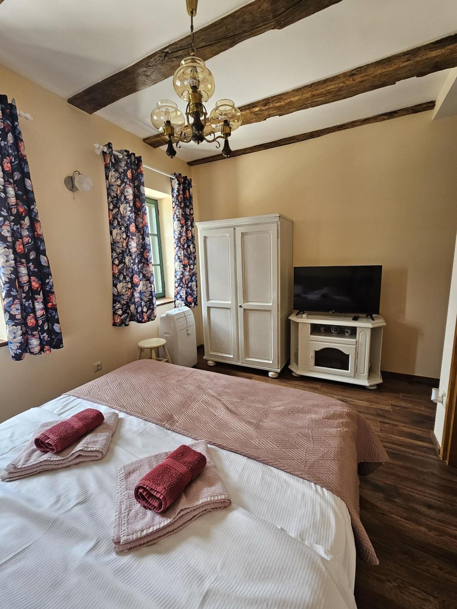 Taverna 1860 Rooms & Apartments Donja Zelina ภายนอก รูปภาพ