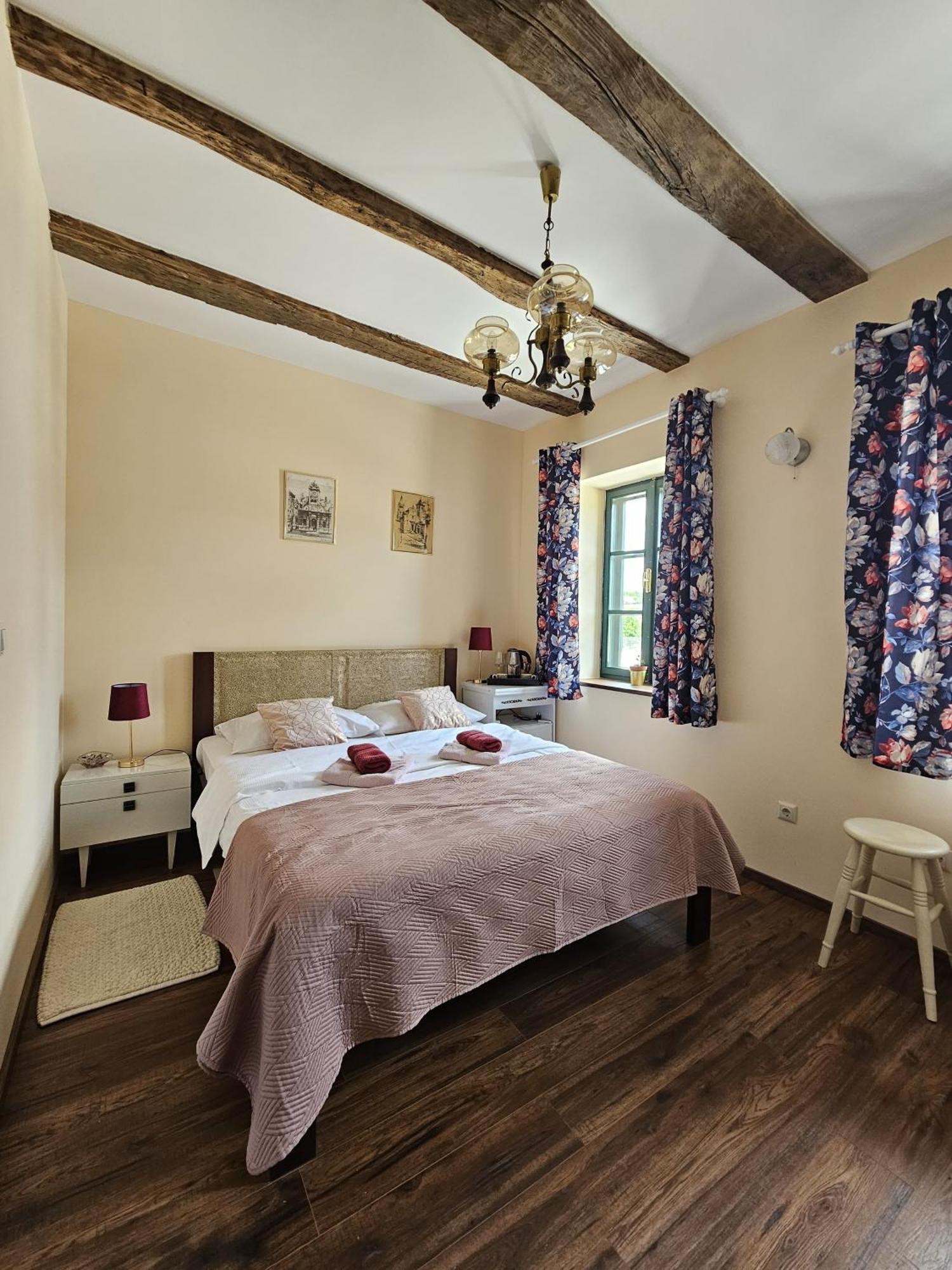 Taverna 1860 Rooms & Apartments Donja Zelina ภายนอก รูปภาพ