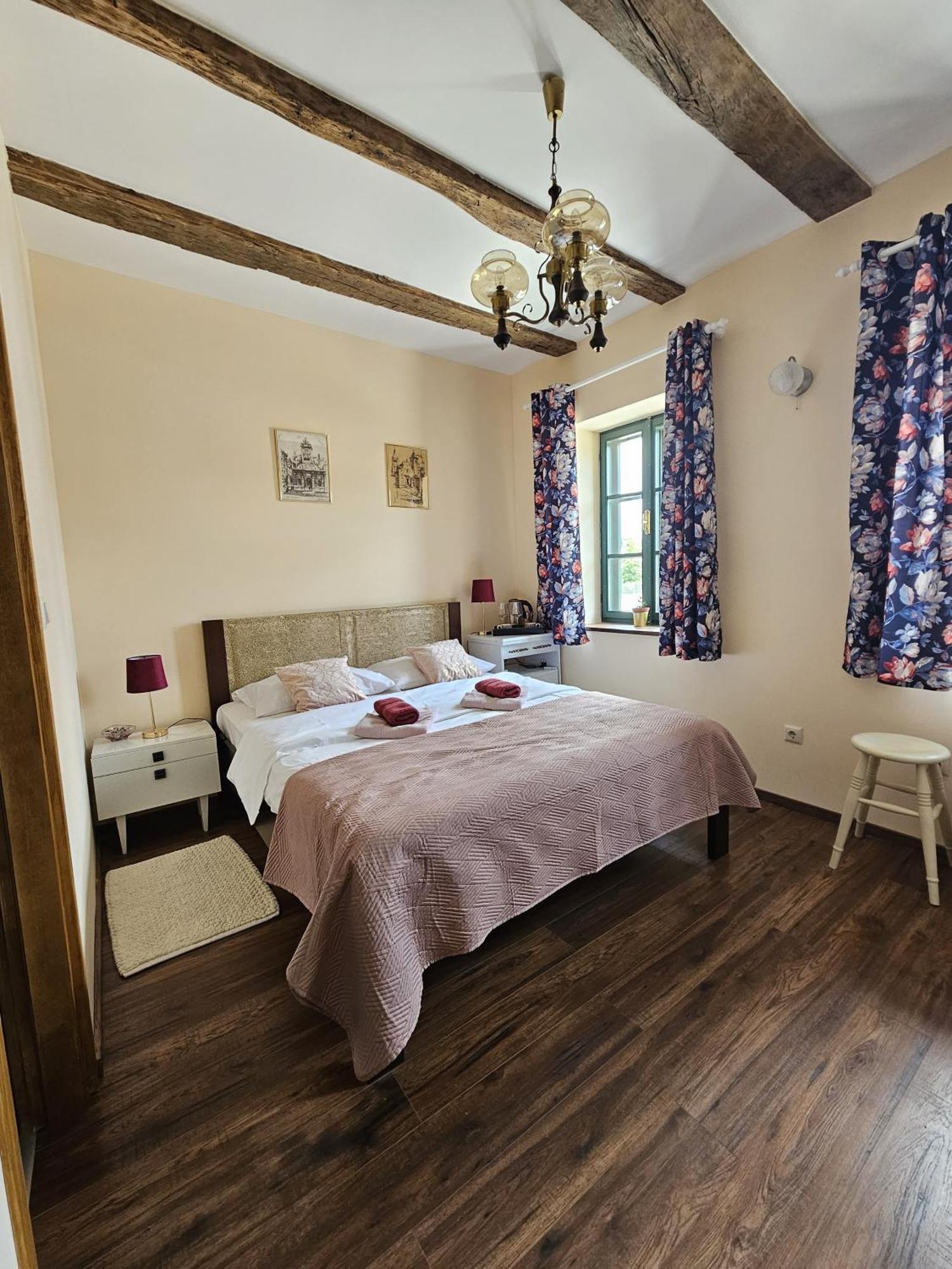 Taverna 1860 Rooms & Apartments Donja Zelina ภายนอก รูปภาพ